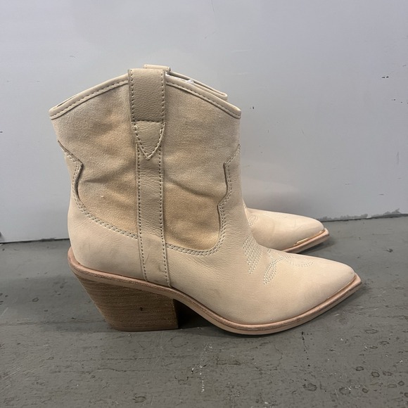 Dolce Vita Women Nashe Western Vanilla Nubuck Booties Size 8 Country Gold Toe - Picture 1 of 7